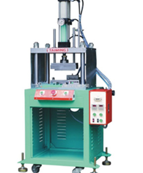 清理氣壓鉚接機(jī)過(guò)程中有哪些要注意？