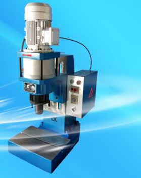 液壓鉚接機(jī)的模具有多少個(gè)？ 