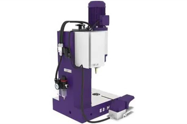 鉚頭不轉(zhuǎn)？可能使用的是徑向鉚接機(jī)！