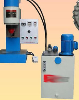 沒有鉚釘連接的無鉚釘鉚接機(jī)如何調(diào)試？