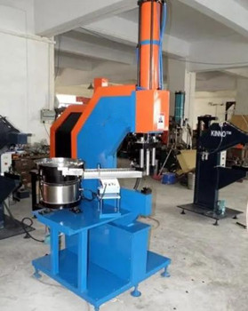 為什么會出現液壓鉚接機鉚偏的情況？