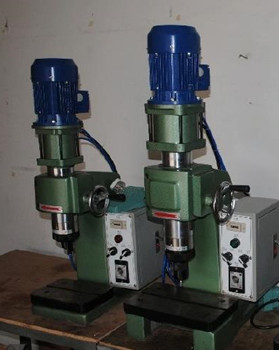 南京廠家怎么選擇合適的氣壓鉚接機(jī)？