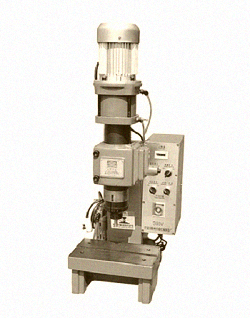 氣壓鉚接機(jī)在使用時(shí)要注意哪些事項(xiàng)？